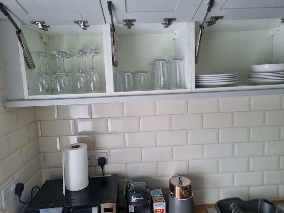 Apartment Comfy 1st Floor Flat, Sleeps 4 *